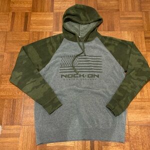 22 26 29 Independe - Mens - L - Pullover Hoodie w/ pouch - Camo Green